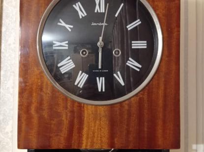 Часы "Янтарь" с черным циферблатом 