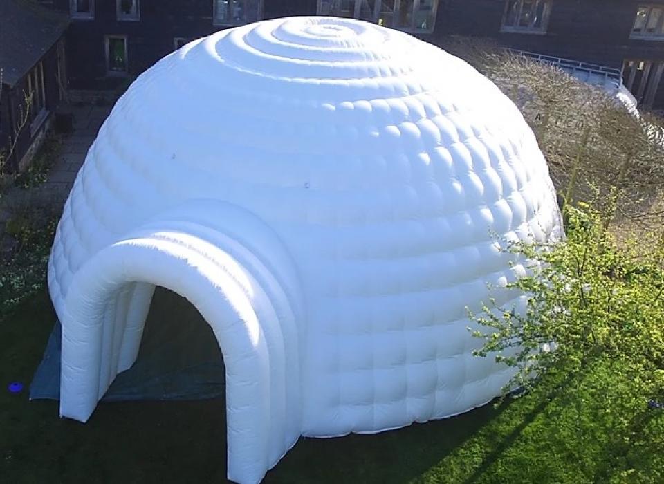 Надувний намет Іглу Igloo inflatable tent 