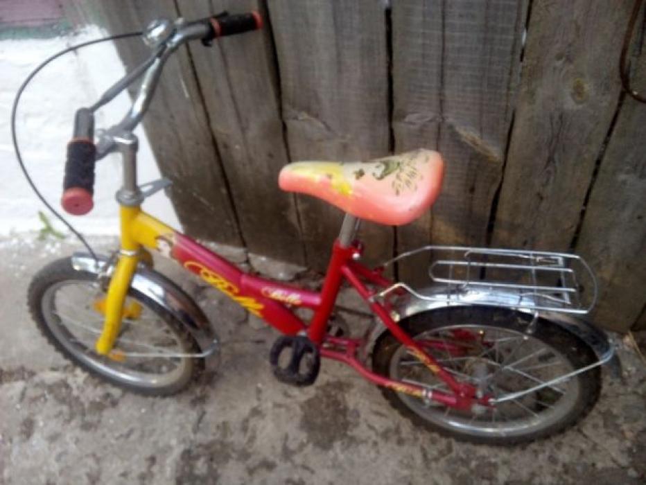 Продам детский велосипед для девочки (с боковыми колесами)