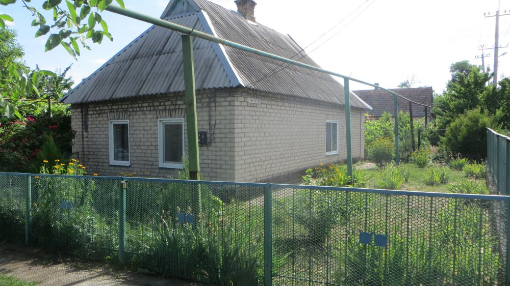 Продам благоустроенный дом в с. Разумовка 8 км от Запорожья.