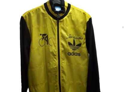Куртка спортивная "Adidas" в хорошем состоянии