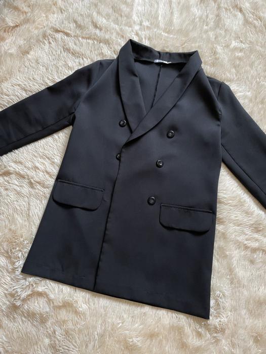 Модный чёрный пиджак