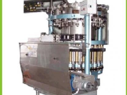 Автомат розливу газованих напоїв, мінеральних вод XRB-6. 