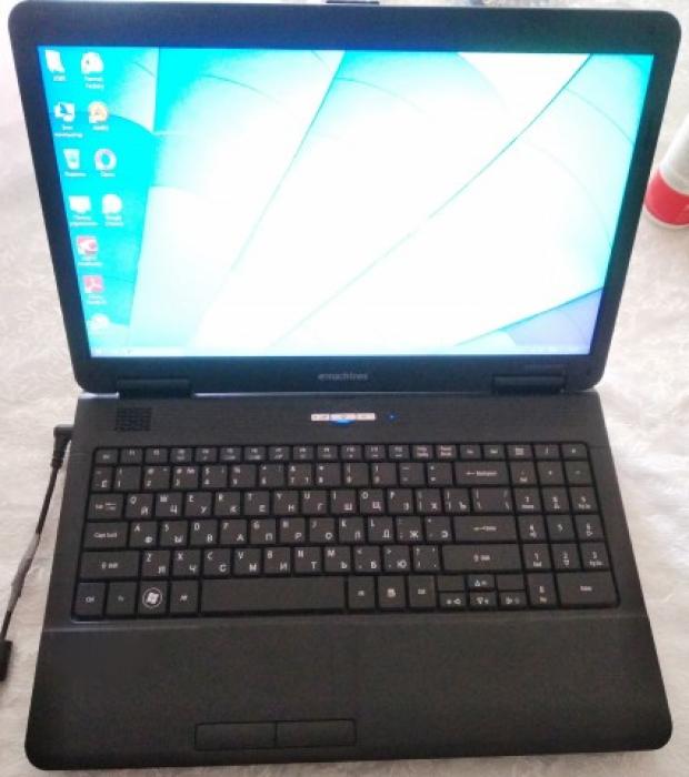 Надежный ноутбук eMachines E527 (в отличном состоянии). 