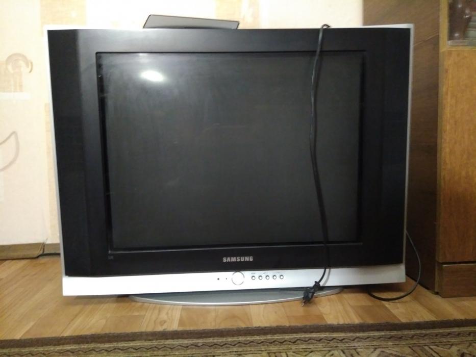 Телевізор Samsung, діагональ 68 см