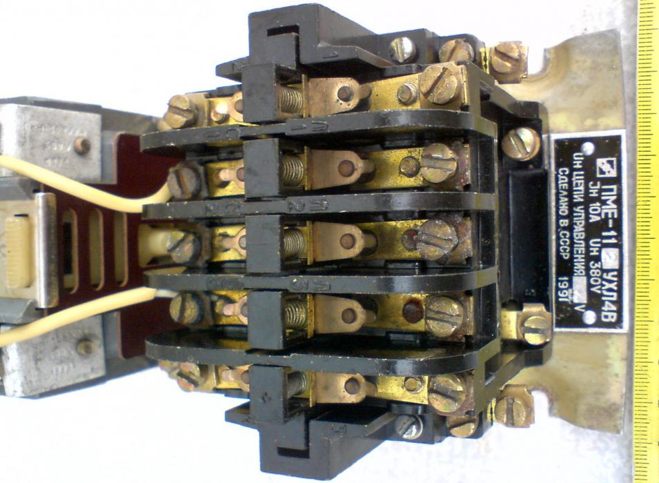 Старые магнитные пускатели. Пускатель ПМЕ 112. Магнитный пускатель ПМЕ 112. ПМЕ-112 380в. Пускатель ПМЕ 112 С тепловым реле.