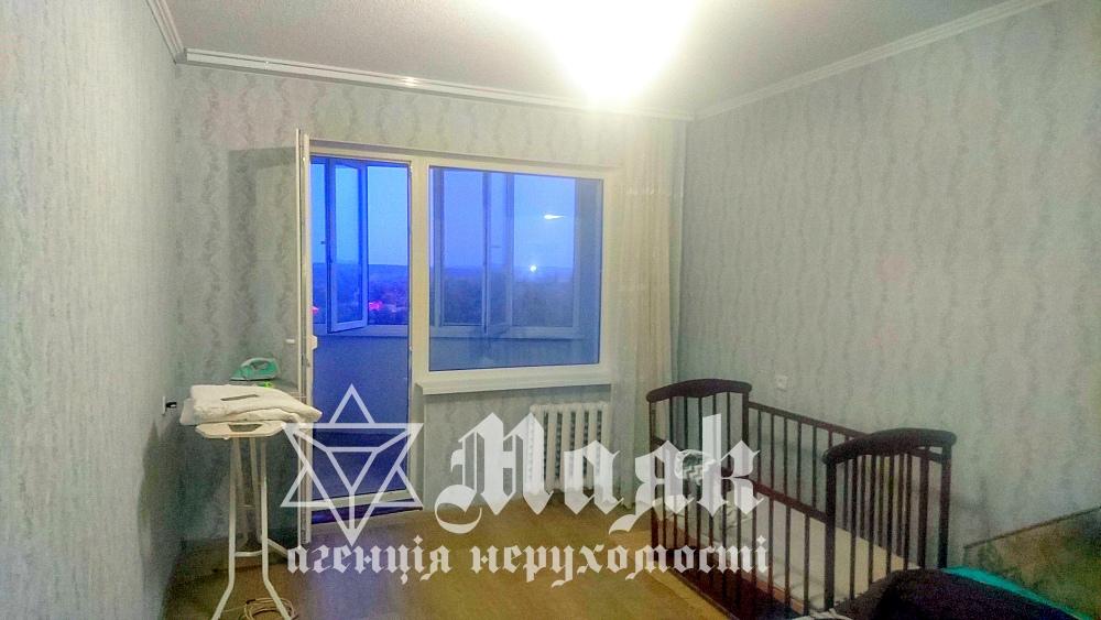 Продам 3-Х  кімнатну з ремонтом на Шевченко.