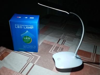 Настільна LED лампа з акумулятором