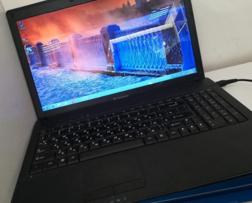 Надежный ноутбук Lenovo G560 (core i5, 4 гига).