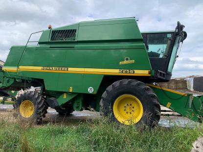 Комбайн  John Deere 2256 HM 2000року виг. Потужність двигуна: 162кВт