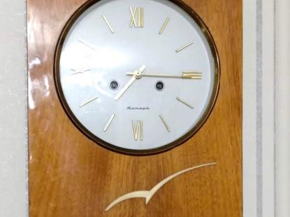 Часы "Янтарь" с белым циферблатом 